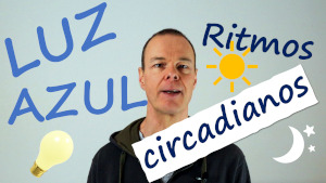 ¿Cómo afecta la luz azul a la melatonina y los ritmos circadianos?